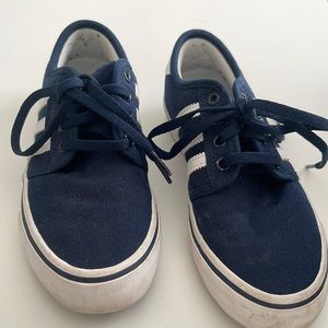 Boys Adidas Low Top Sneakers